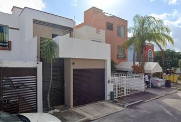 Casa en  Residencial Cantabria, Avenida Tepich Sm 40, Cancún, Quintana Roo, México