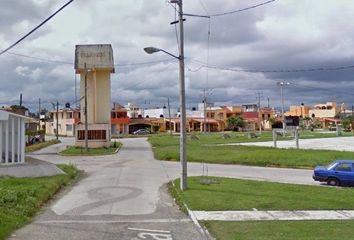 Casa en  Calle Secundino Caraveo Zárate, Villa Maya, Comalcalco, Tabasco, México