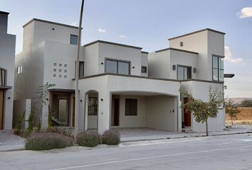 Casa en fraccionamiento en  Sierra Nogal Tercera Sección, Casi Esquina Con, Blvd Las Torres, San Miguel, León, Guanajuato, México