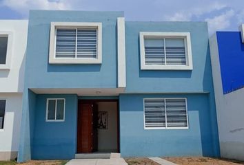 Casa en fraccionamiento en  Los Chabacanos Conjunto Residencial, Avenida Del Ferrocarril, Del Nuevo Espíritu Santo, Barrio Del Nuevo Espiritu Santo, San Juan Del Río, Querétaro, México