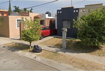 Casa en  Avenida Coronel Oviedo, Hacienda Santa Fe, Jalisco, México