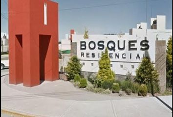 Casa en fraccionamiento en  Fraccionamiento Bosques 2 Residencial, Avenida Altamirano Mz 001, Colonia Bosques, San Miguel Zinacantepec, Estado De México, México