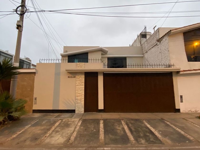 Casa en venta Calle Tobago 280, Chorrillos, Perú