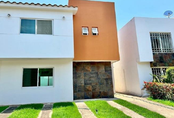 Casa en  C. Playa Las Arenitas, Real Ixtapa, 48280 Ixtapa, Jal., México