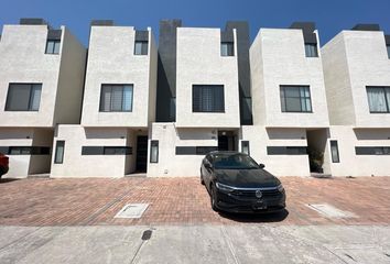 Casa en  Cerrada Vía Cite, Fraccionamiento Adara, Querétaro, México