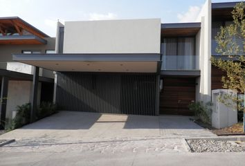 Casa en condominio en  Altozano Querétaro, Anillo Vial Fray Junípero Serra, Santiago De Querétaro, Querétaro, México