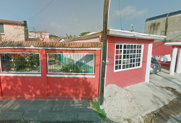 Casa en  San Félix, San Miguel Arcangel, Nanchital De Lázaro Cárdenas Del Río, Veracruz De Ignacio De La Llave, México