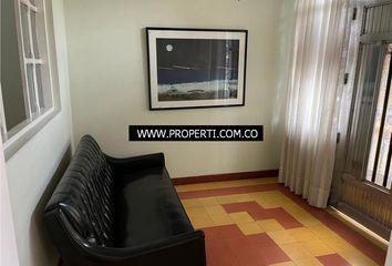 Casa en Parque Principal De Envigado, Carrera 42, Zona 9, Envigado, Antioquia, Colombia