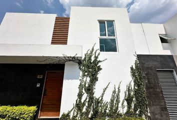 Casa en fraccionamiento en  Terrazas 3 Tres Marías, Avenida Paseo Del Punhuato, Fracc. Tres Marias, Morelia, Michoacán, México