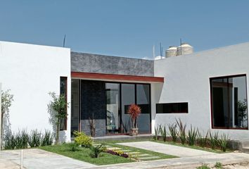 Casa en  La Soledad, Santa María Atzompa, Oaxaca, Mex