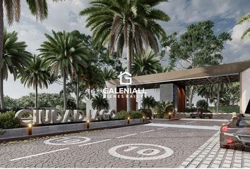 Terreno Residencial en  Avenida Luis León Román, Ecuador