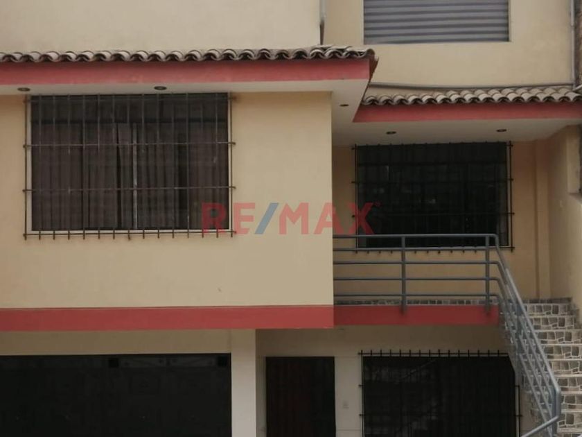Casa en venta Mz D Lt 7, San Juan De Miraflores, Perú