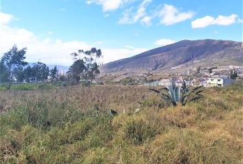 Terreno Comercial en  2g7f+4mq, Quito, Ecuador