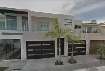 Casa en  Residencial Fluvial Vallarta, Avenida Fluvial Vallarta, Puerto Vallarta, 48312 Puerto Vallarta, Jal., México