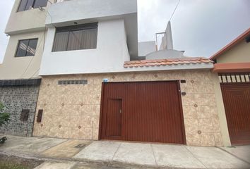 Casa en  Urb Altamar, La Perla, Callao, Perú