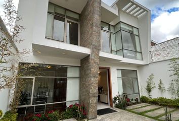 Casa en  C. Agustín Carrión Palacios 3, Loja, Ecuador