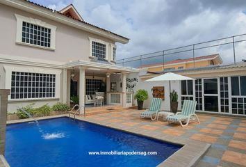 Casa en  Urb. Puerto Azul, Guayaquil, Ecuador