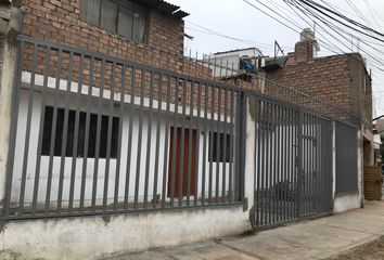 Casa en  Urb Las Palmas Reales, Los Olivos, Perú