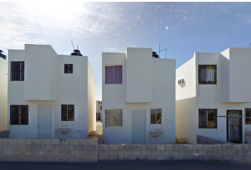 Casa en fraccionamiento en  C. Limonaria 506, Valles Del Paraíso, 88293 Nuevo Laredo, Tamps., México