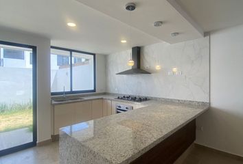 Casa en fraccionamiento en  Camino A Ocotlán 38, Lucendi Residencial, San Juan Cuautlancingo, Puebla, México