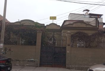 Casa en  Jirón Pariacoto, Lima, Perú