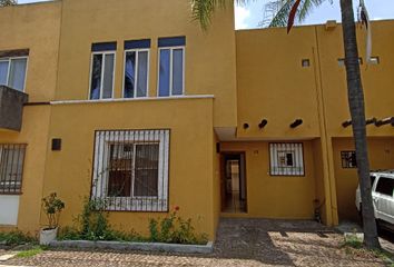 Casa en fraccionamiento en  Autolavado Torremolinos, Avenida Periodismo José Tocaven Lavín, Rector Hidalgo, Morelia, Michoacán, México