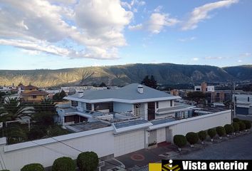 Casa en  Mitad Del Mundo, Avenida Manuel Córdova Galarza, Quito, Ecuador