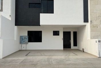 Casa en fraccionamiento en  Calle Sierra Del Abedul, Fraccionamiento Sierra Nogal, León, Guanajuato, 37293, Mex