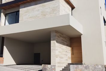 Casa en fraccionamiento en  Lomas De Chapultepec, Avenida Sierra Vista, Privadas Del Pedregal, San Luis Potosí, S.l.p., México