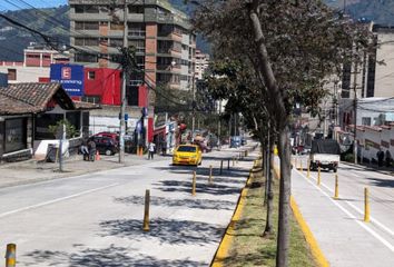 Terreno Comercial en  Colon, Quito, Ecuador