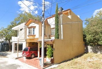 Casa en  Roble, Las Alamedas 1er Y 2do Sector, Linares, Nuevo León, México