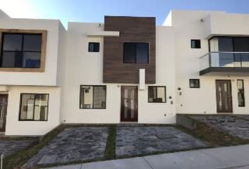 Casa en fraccionamiento en  Cto. Golondrinas, Zibatá, Querétaro, México