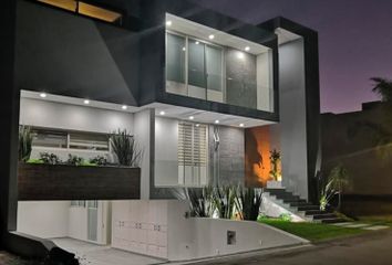 Casa en fraccionamiento en  Fraccionamiento Villa Verona, Avenida Verona, San Juan De Ocotán, Zapopan, Jalisco, México