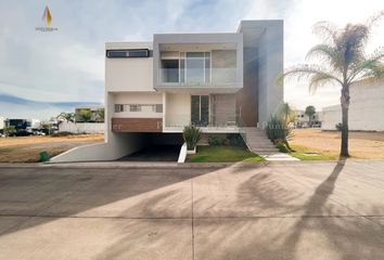 Casa en fraccionamiento en  Fraccionamiento Villa Verona, Avenida Verona, San Juan De Ocotán, Zapopan, Jalisco, México