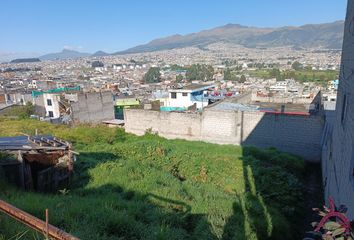 Terreno Comercial en  Mfm8+rh Quito, Ecuador