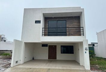 Casa en  Morada Del Quetzal, Carretera Xalapa Veracruz, Xallitic, Villa Emiliano Zapata, Veracruz, México