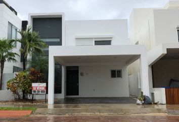 Casa en fraccionamiento en  Blvd. Luis Donaldo Colosio, Cancún, Quintana Roo, México