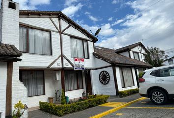 Casa en  Conjunto Bosques De Calderón 2, Quito, Ecuador