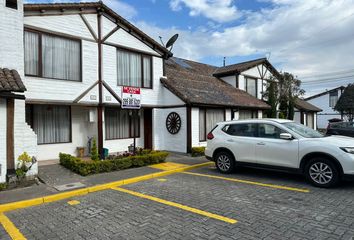 Casa en  Conjunto Bosques De Calderón 2, Quito, Ecuador