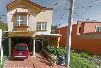 Casa en fraccionamiento en  Roble, Las Alamedas 1er Y 2do Sector, Linares, Nuevo León, México