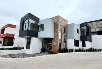 Casa en fraccionamiento en  Loma Alta Tres Marías, Morelia, Michoacán, México