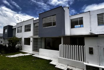 Casa en  C. B 35, Quito 170132, Ecuador