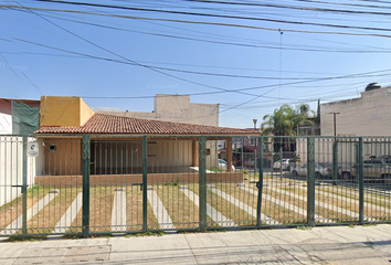 Casa en  Calle Leonor Pintado 355, Insurgentes De La Presa, Guadalajara, Jalisco, México