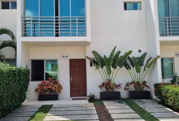 Casa en fraccionamiento en  Long Island, Avenida Huayacán Sm 56, Cancún, Quintana Roo, México