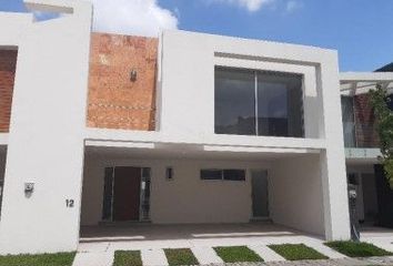 Casa en fraccionamiento en  2da Cerrada Álamos, Res Lomas De Angelópolis Cascatta, Ocoyucan, Puebla, 72826, Mex
