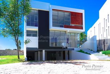 Casa en  Puerta Las Lomas Condominio, Avenida Universidad, Fracc. Puerta Las Lomas, Zapopan, Jalisco, México