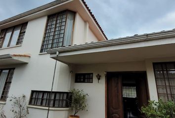 Casa en  Chaullabamba, Calle Pueblo De Los Quitus, Cuenca, Ecuador