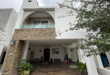 Casa en  La Perla Monterrey, Paseo De Las Gladiolas, Del Paseo Residencial, Monterrey, Nuevo León, México
