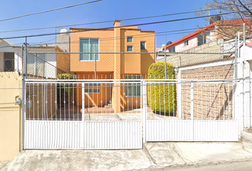 Casa en  Calle Toltecas 111, Barrio De Santa Bárbara, Toluca De Lerdo, Estado De México, México