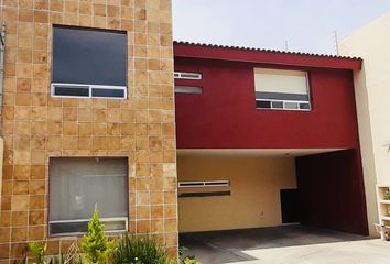 Casa en fraccionamiento en  Los Arrayanes Residencial, Calzada Zavaleta, Santa Cruz Buenavista, Puebla De Zaragoza, Puebla, México